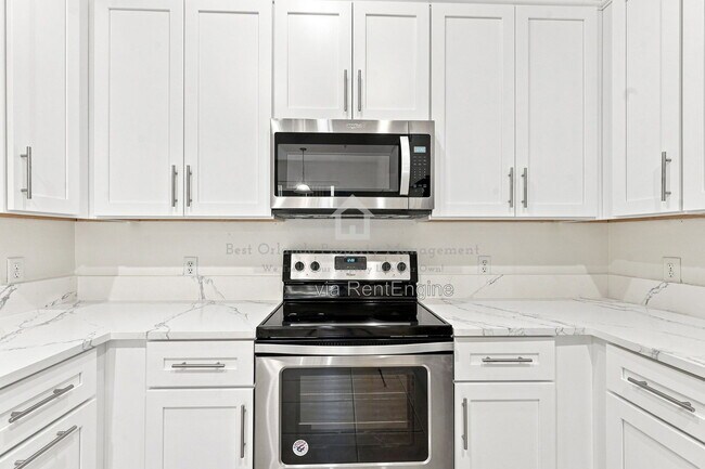 Building Photo - 10402 Eastpark Lake Dr