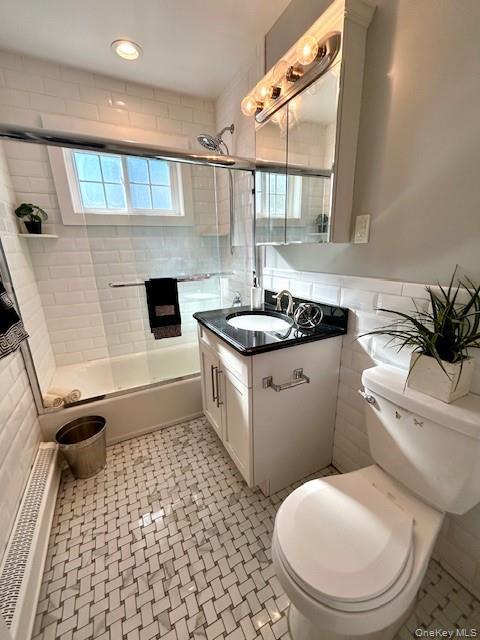 Building Photo - 11 S Saxon Ave