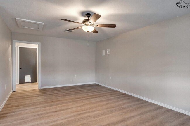 Building Photo - 1113 Lincoln Dr