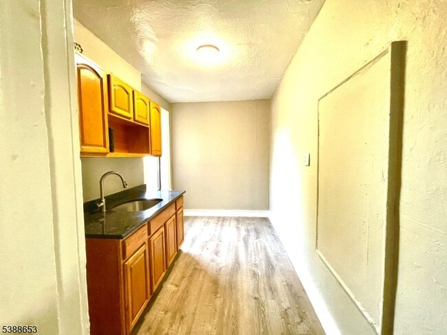 Building Photo - 17 Elwood Pl