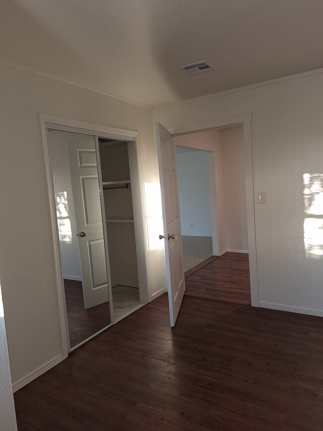 Building Photo - 10940 Archery Dr