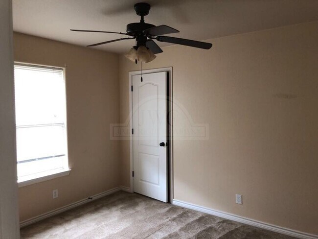 Building Photo - 301 Vega Ln