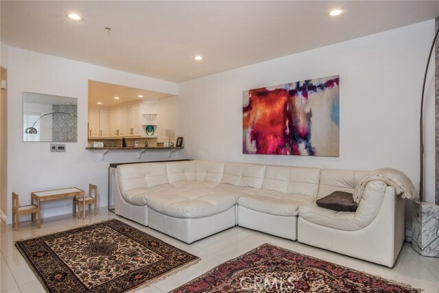 Building Photo - 1500 E Ocean Blvd