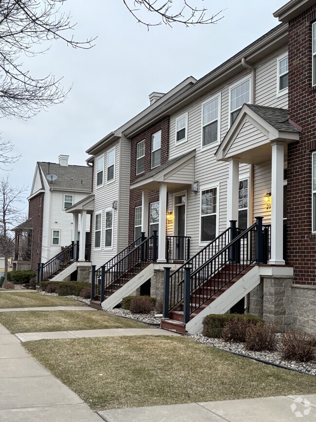 Building Photo - 2095 Clover Ridge Dr