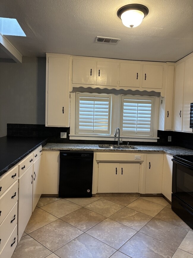 Building Photo - Adorable 2-bedroom, 1-bath cozy home in the heart of Modesto