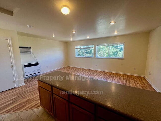 Building Photo - 3884 Bayview Cir