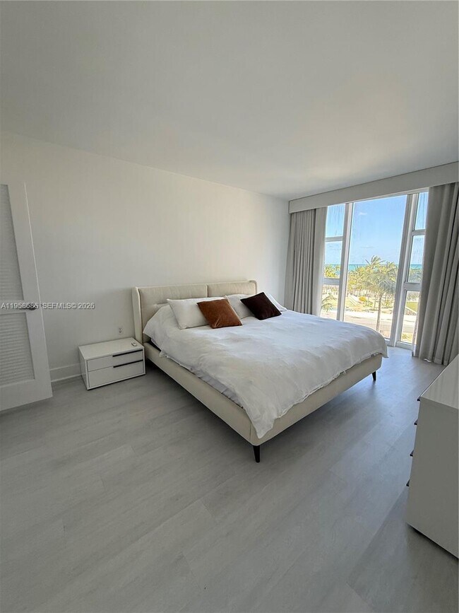 Building Photo - 10275 Collins Ave