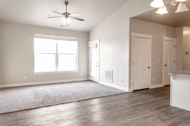 Building Photo - Beautiful Top Level Condo w 1 car garage