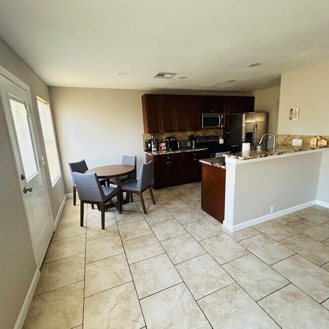 Building Photo - 718 Pine Lodge Dr