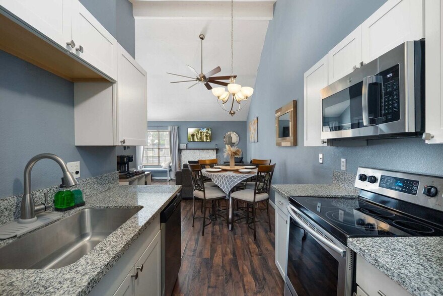 Building Photo - 602 North May-SI FL1-ID1625719P