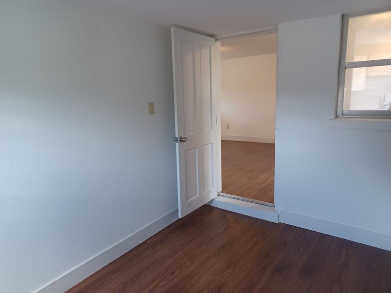 Building Photo - $500 OFF FIRST MONTHS RENT, COMING SOON REMODELED 3 Bedroom /1 Bathroom LARGE FENCED YARD