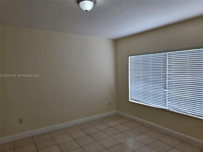 Building Photo - 1371 NW 9th Ct