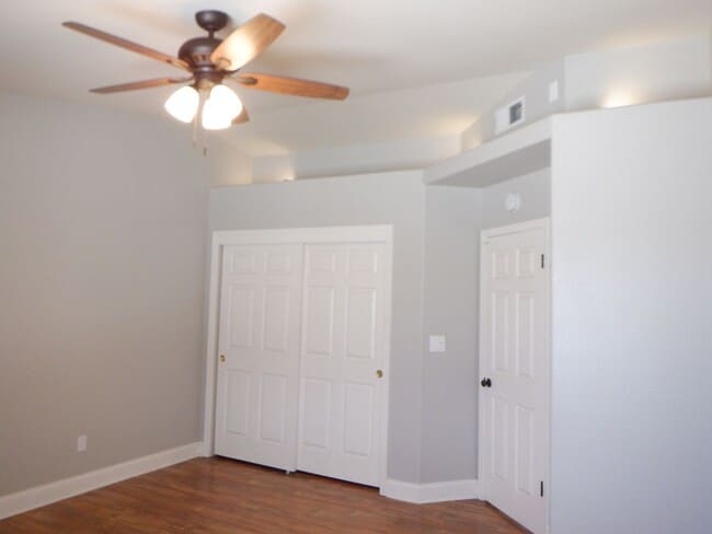 Building Photo - Cul De Sac Cutie in the City