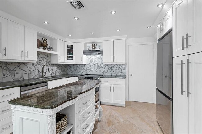 Building Photo - 3850 Galt Ocean Dr