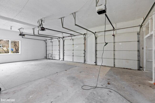 Building Photo - 21820 Drexel St