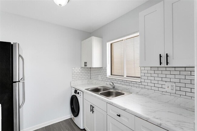 Building Photo - 2000 15th Ct NW