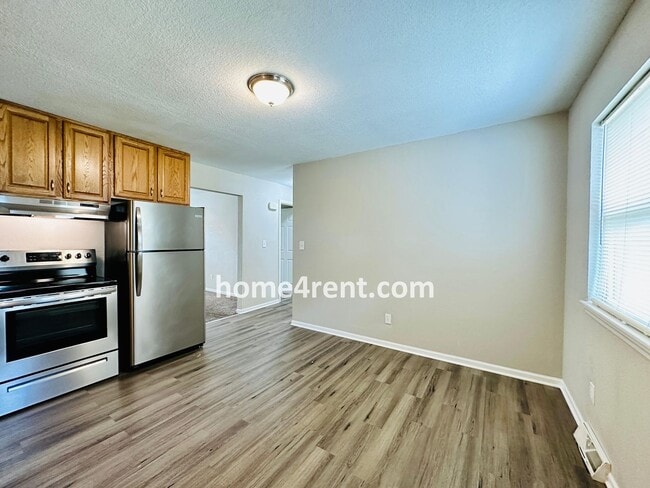 Building Photo - Adorable Duplex Home in KCK w/ Stainless S...