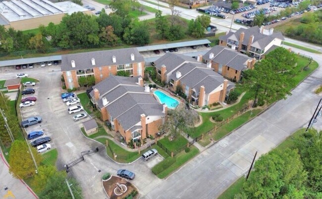 Building Photo - 3770 Lovers Wood Ln