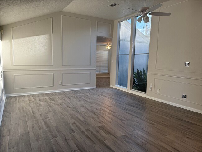 Building Photo - 12800 Briar Forest Dr