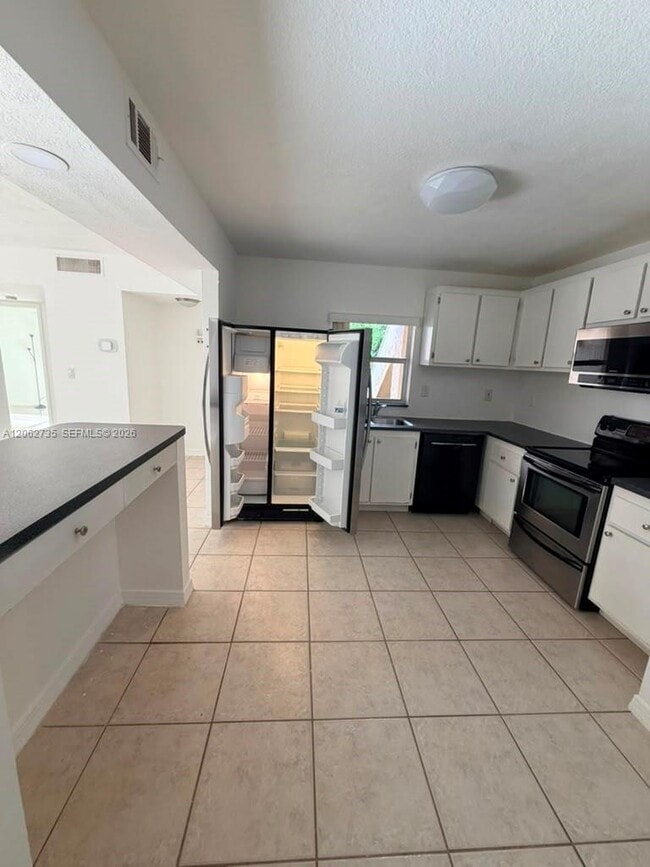 Building Photo - 12193 Royal Palm Blvd