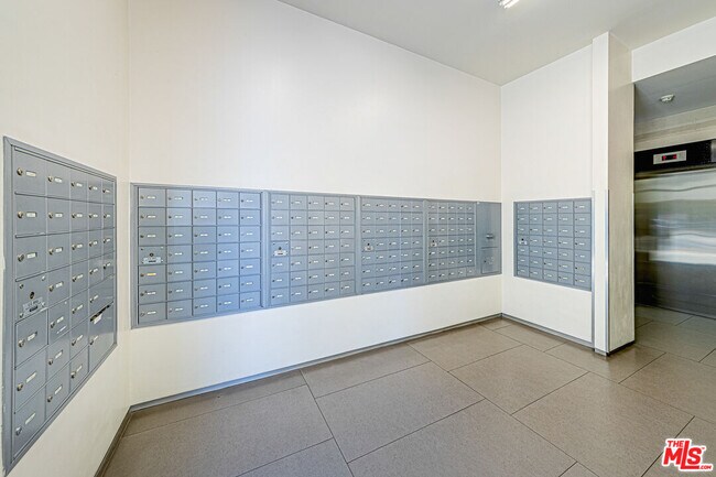 Building Photo - 1234 Wilshire Blvd