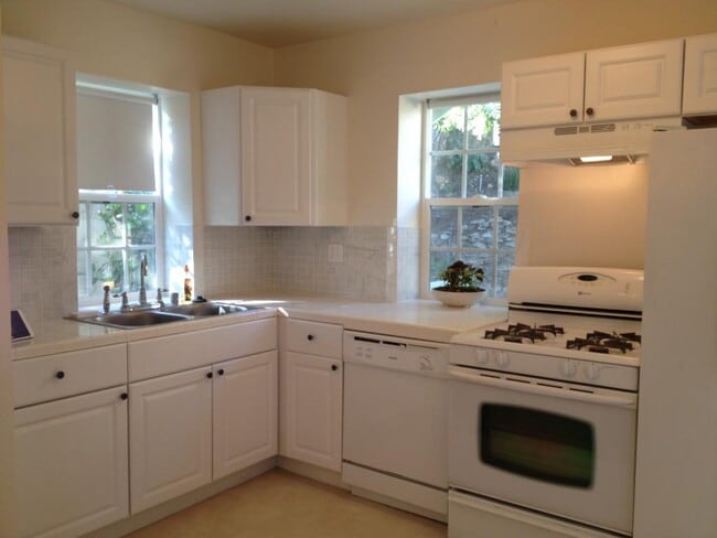 Building Photo - 415 W Avenue 37