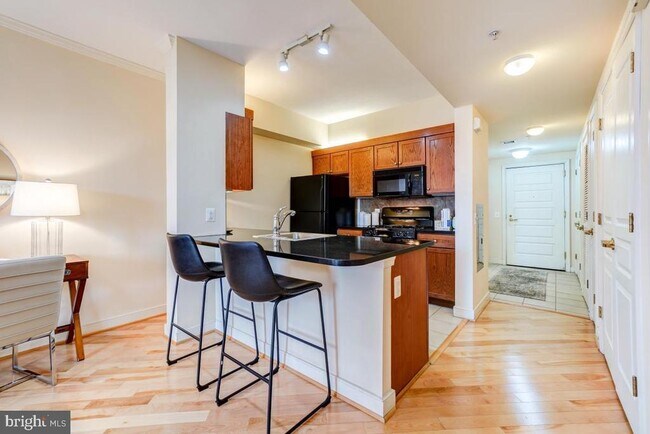 Building Photo - 631 D St NW