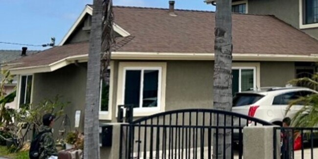 Building Photo - 3 bedroom townhome for rent in Paradise Hills $2,995