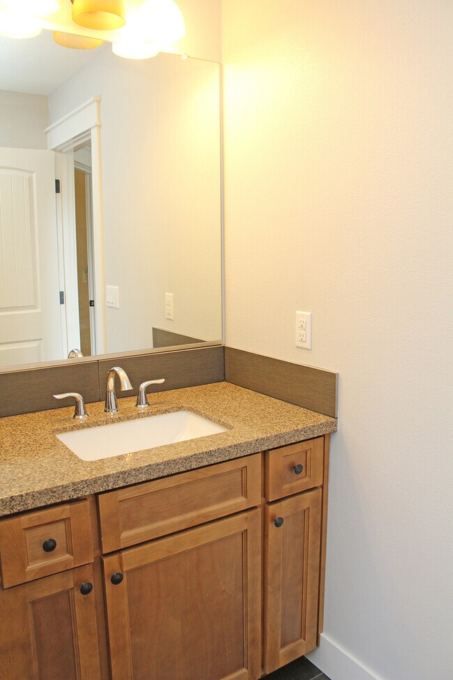 Building Photo - 3901 SE 49th Ave