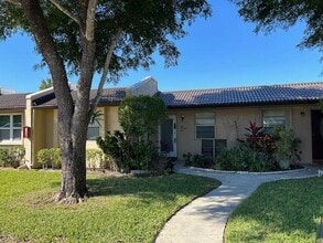 Building Photo - 221 Lake Meryl Dr