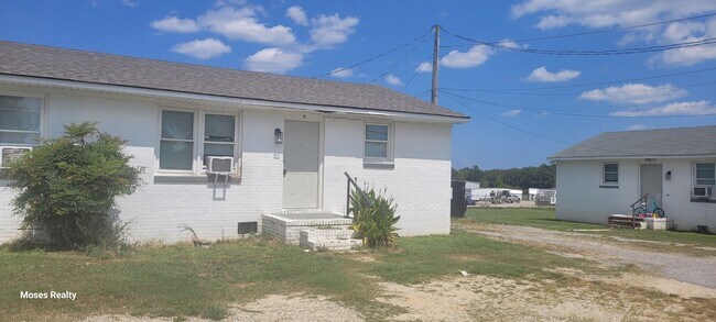 Building Photo - 4835 N Old Laurens Rd