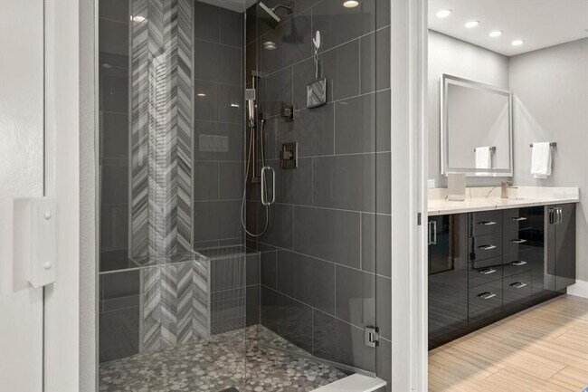 Building Photo - 1560 Gulf Blvd