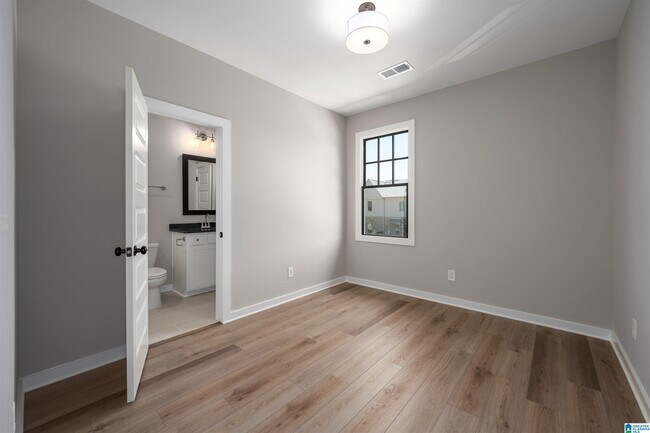 Building Photo - 1109 Windsor Sq