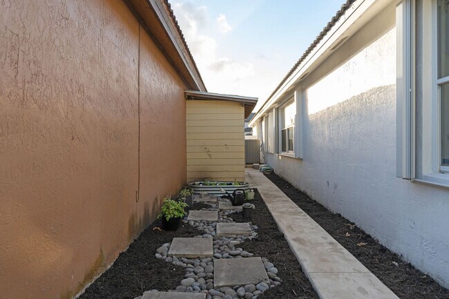 Building Photo - 1205 SW 146th Ct