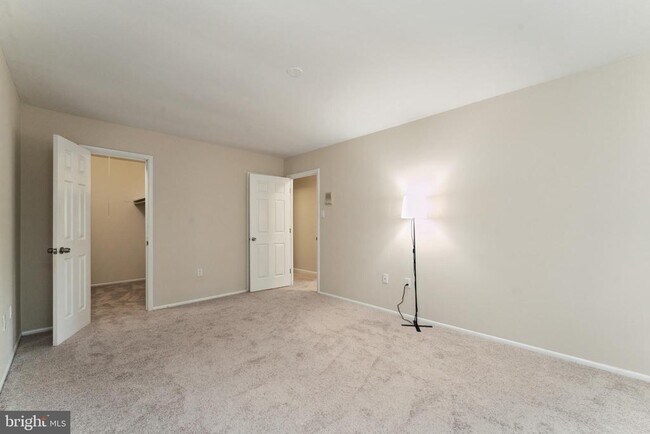 Building Photo - 10657 Spring Oak Ct