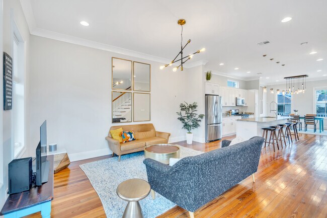 Open concept living room - 500 S Genois St