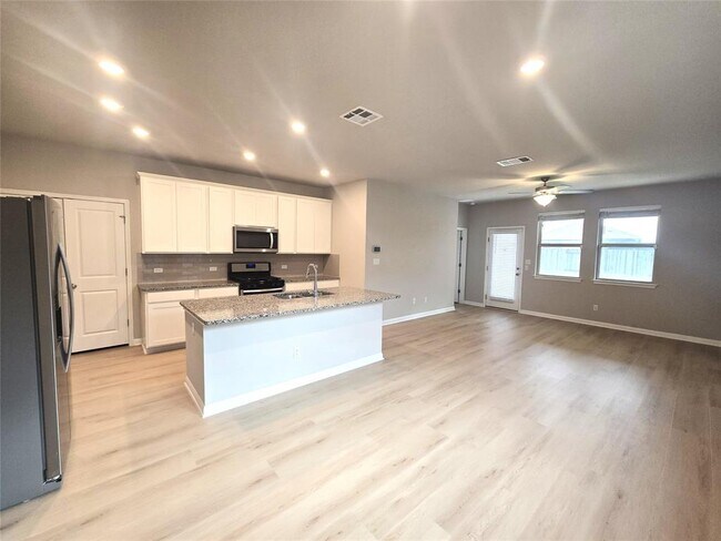 Building Photo - 136 Tucana St