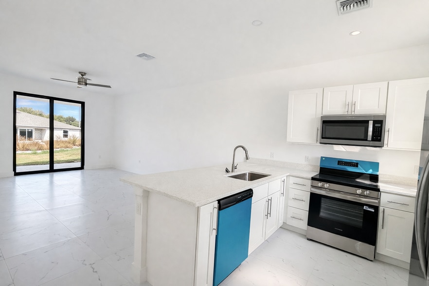 Building Photo - 830 Holmes Ave