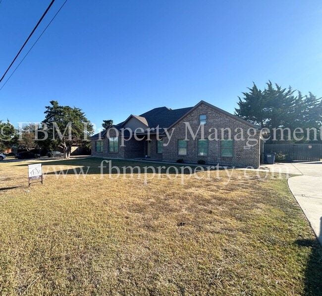 Building Photo - 1904 Uhl Rd