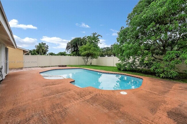 Building Photo - 681 Thornridge Ave