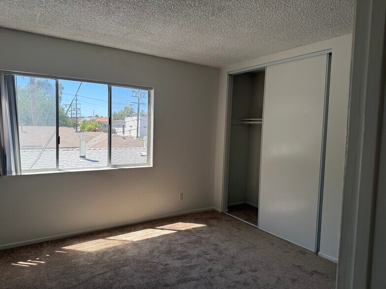 Building Photo - 22515 Del Valle St