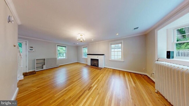 Building Photo - 2116 Linden Ln