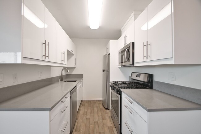 Building Photo - Remodeled 1 bedroom apartment with Beautiful Views of Downtown LA and Surrounding Mountains