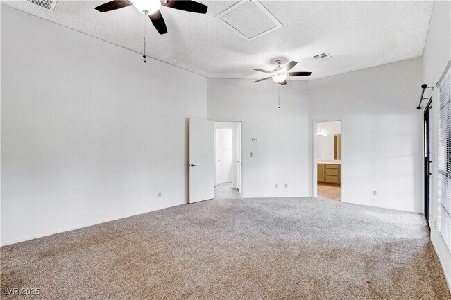 Building Photo - 4921 Fiesta Lakes St