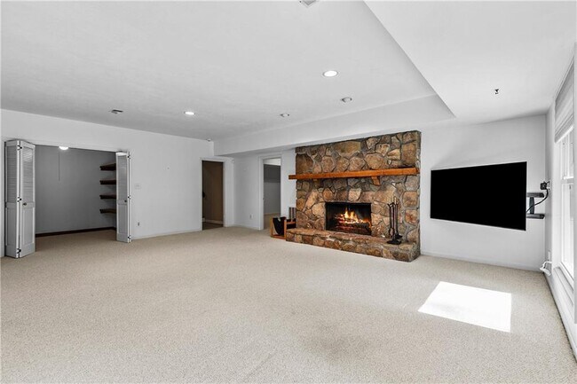 Building Photo - 755 Nile Dr