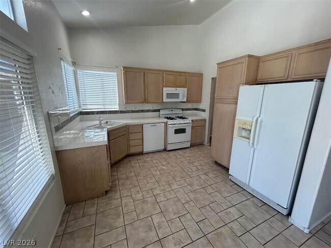 Building Photo - 6138 Circling Hawk Dr