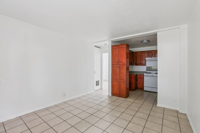 Floorplan - 4717-4727 Gambier/4716-4726 Butterfly