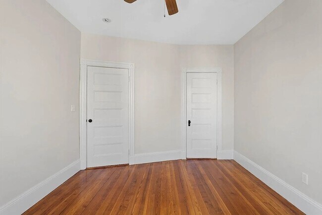 Building Photo - 21-1/2 Mt Vernon St