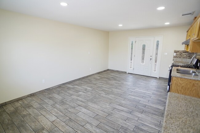 Building Photo - 10563 El Dorado Ave