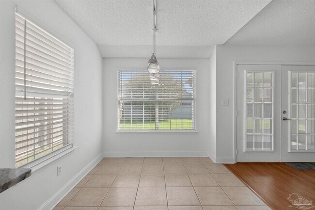 Building Photo - 383 Mirabelle Dr